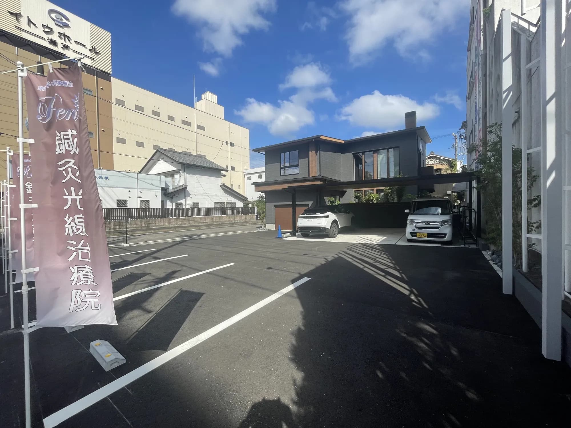 サンブライドレン新店舗の入口まわりとのぼり